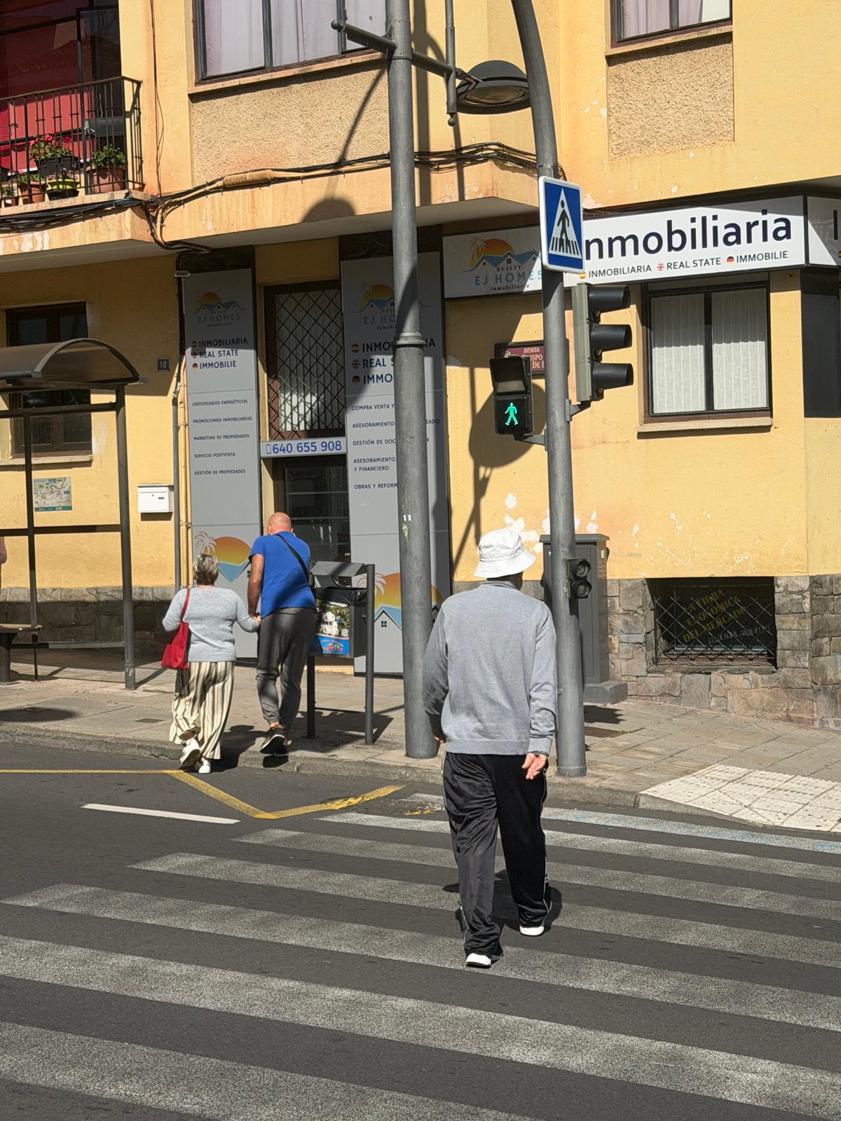 La Orotava instala sistemas acústicos en sus semáforos para mejorar la seguridad de las personas con discapacidad visual