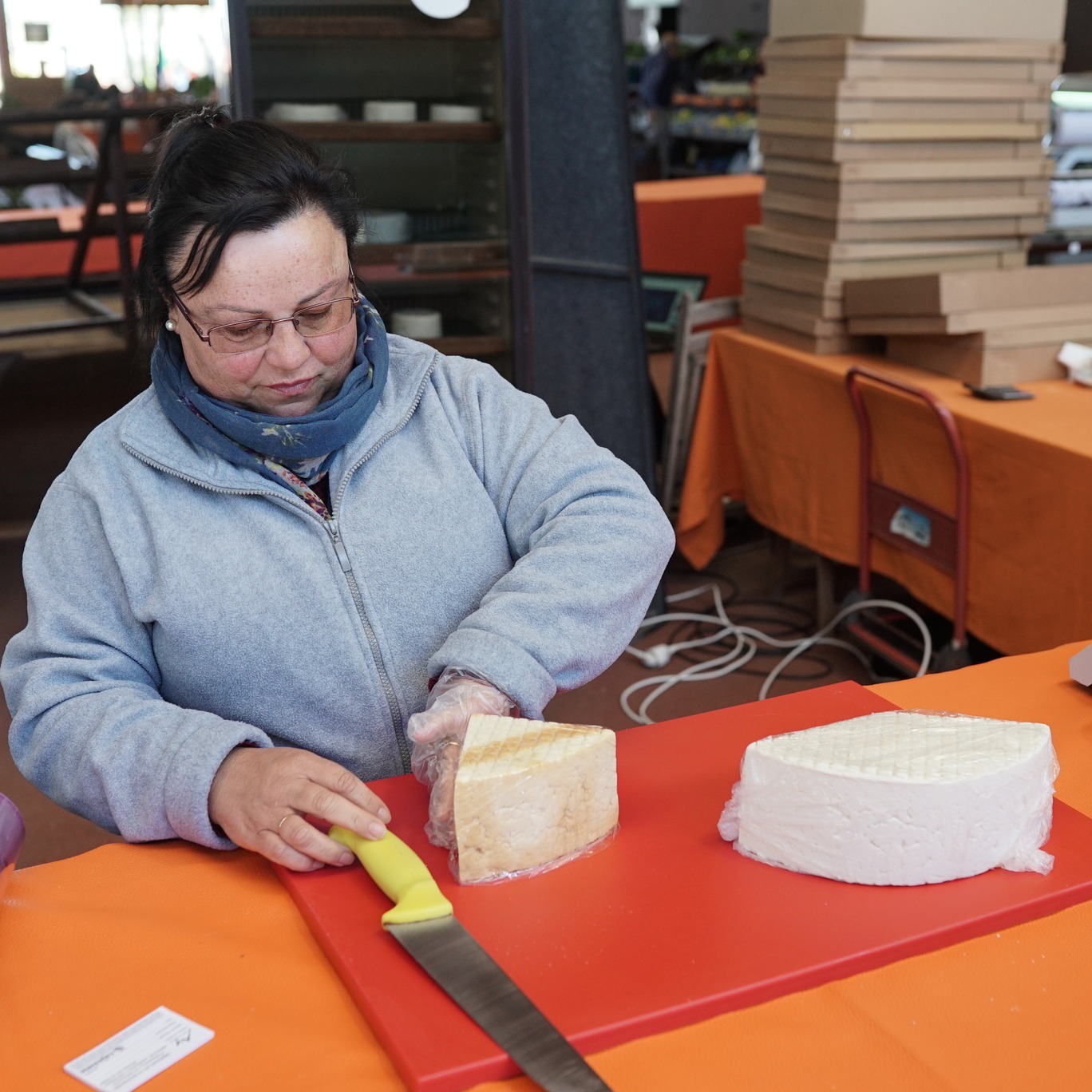 venta de quesos de Antonio y Juana en Mercadillo