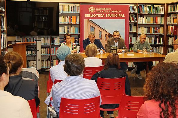 presentación de novela de José María Espinar 1