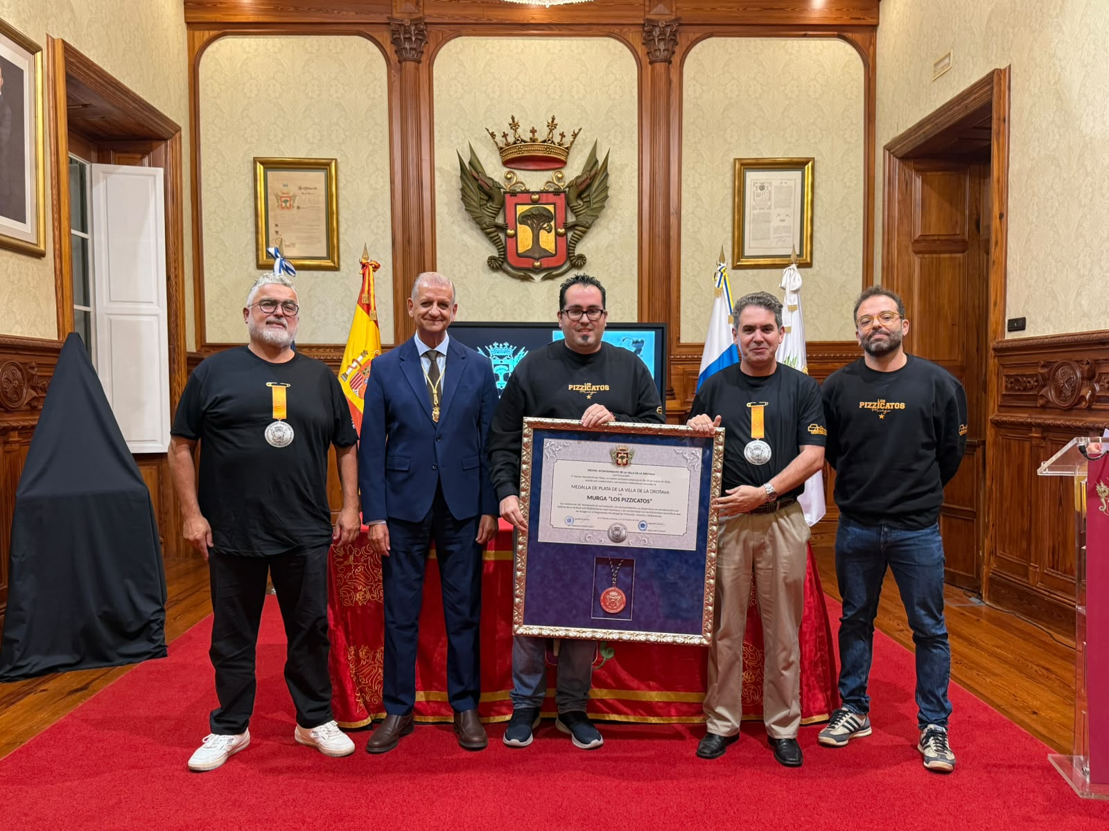 La murga Los Pizzicatos recibe la Medalla de Plata del municipio
