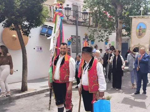 4ded85a1-db31-4fa5-afbe-49d84794dd08