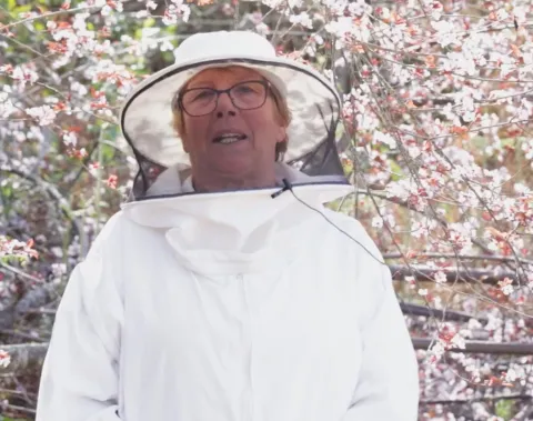 Chencha_-Inocencia-Ramos_-apicultora-2