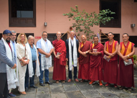 El Museo de las Alfombras acoge la confección de un mandala tibetano